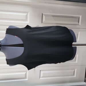 Black sleeveless blouse 1X